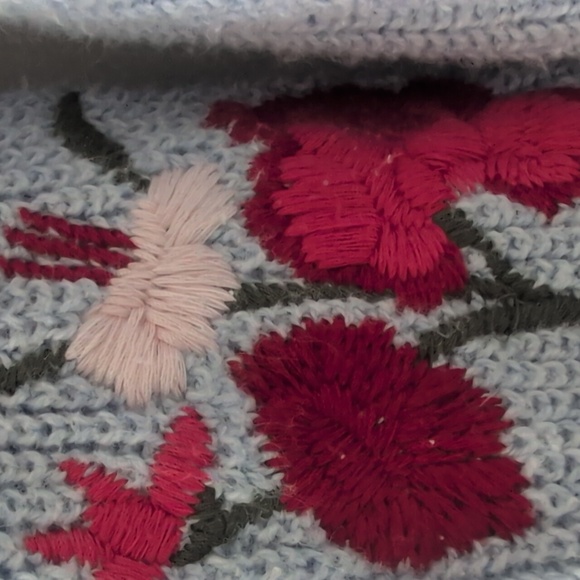 American Eagle Boho Baggy Floral Embroidered Light Blue V-Neck Sweater Small - Picture 6 of 11